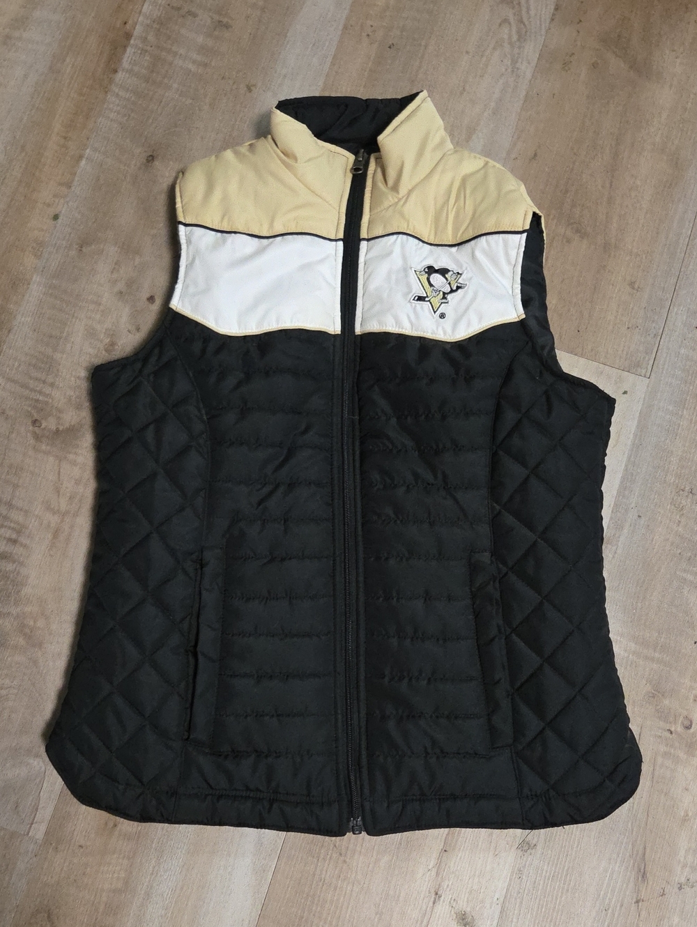 G-III Sports By Carl Banks Offical Licensed NHL Pittsburgh Penguins Womens Vest